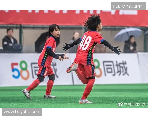 孩子追逐梦想成为足球明星的心路历程与成长故事